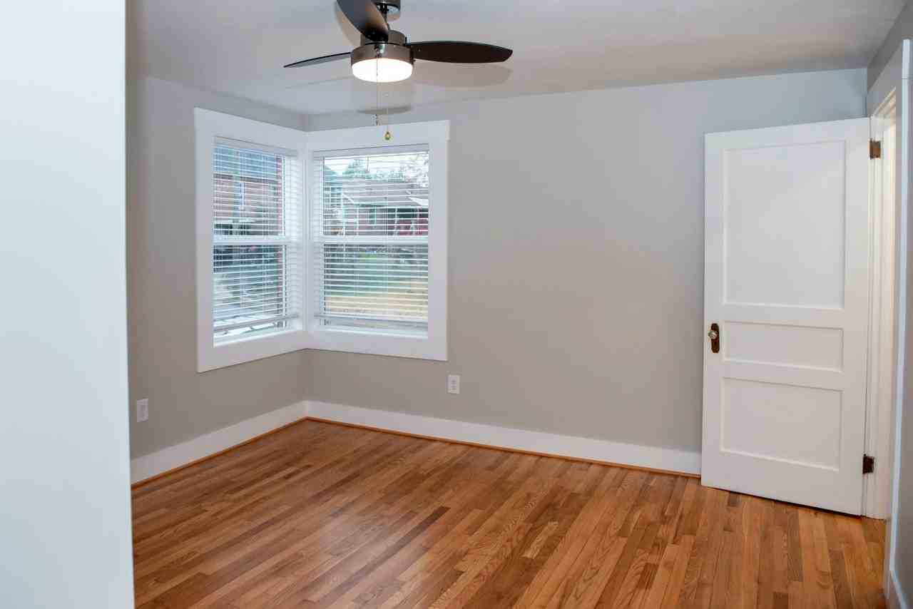 108 E Catawba St #C - Photo 2 of 6