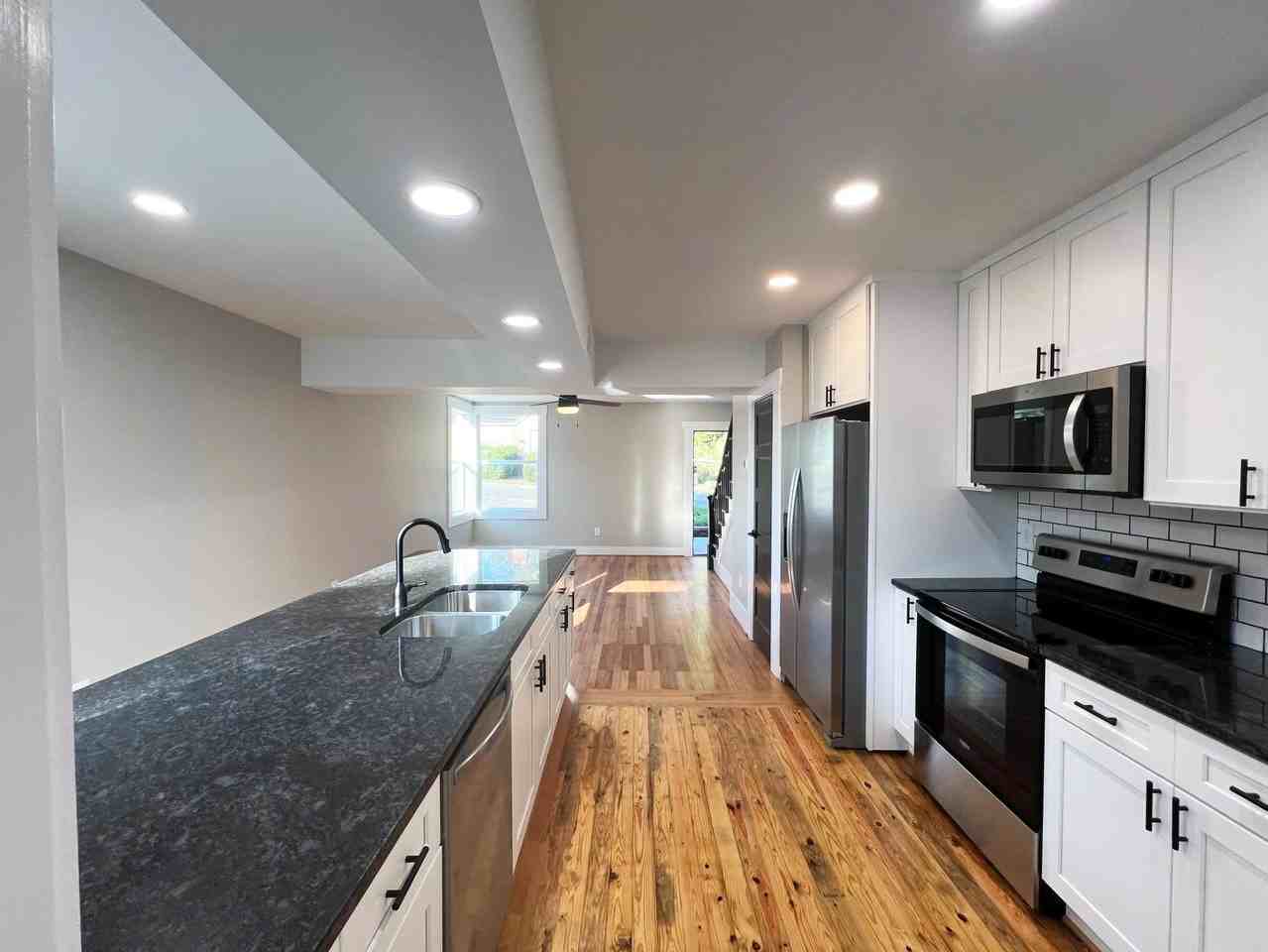108 E Catawba St #C - Photo 3 of 6