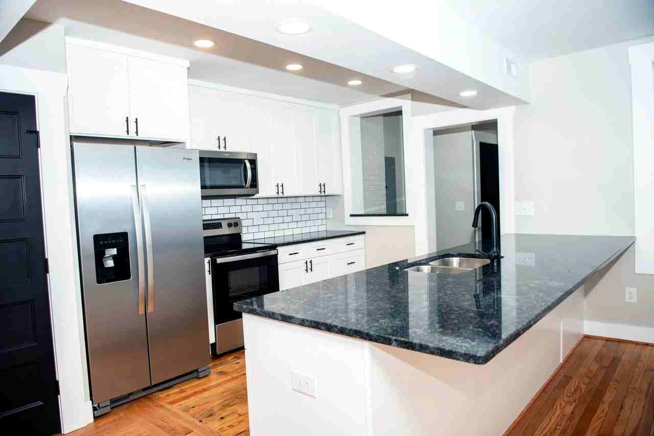 108 E Catawba St #C - Photo 6 of 6