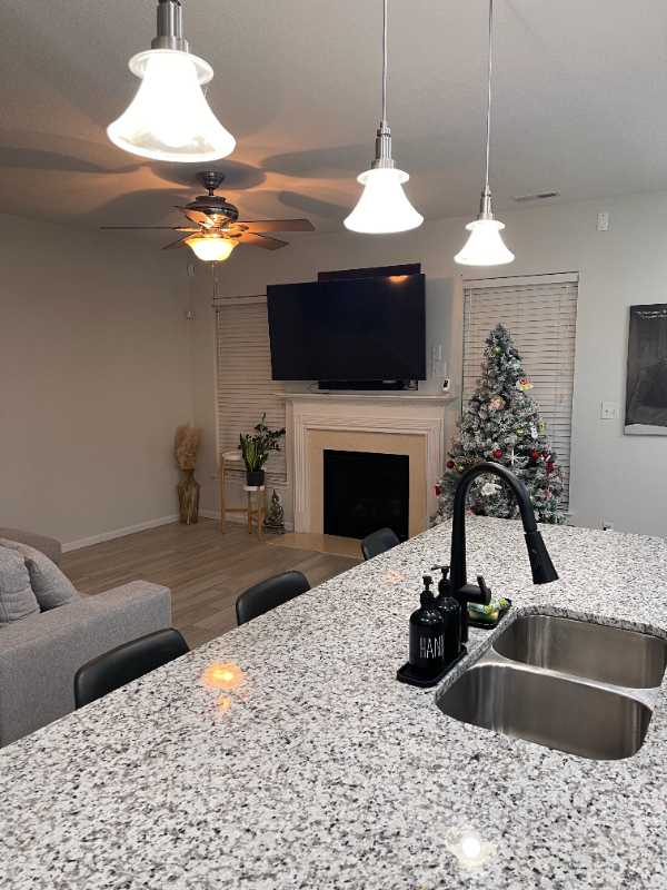 7007 Darby Ct - Photo 3 of 10