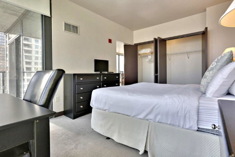 450 N State St #1509 - Photo 5 of 12