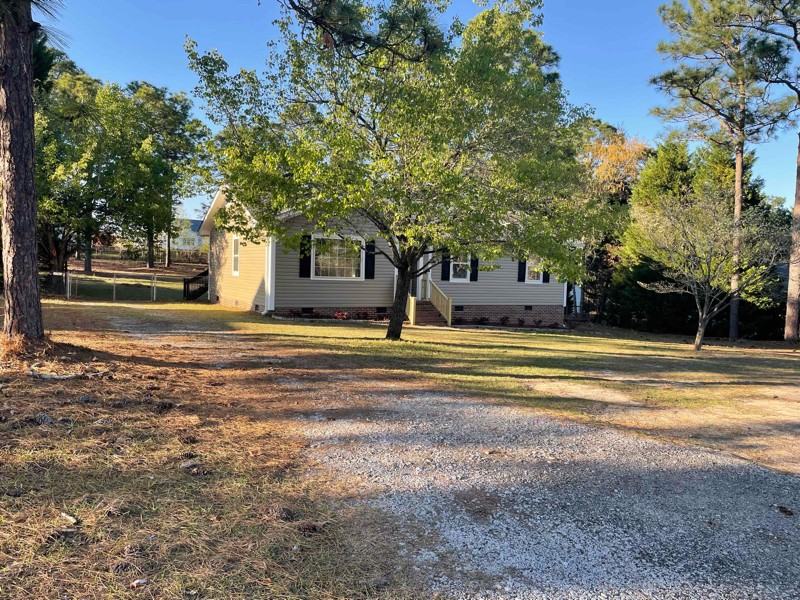 1040 Wellington Dr - Photo 3 of 31