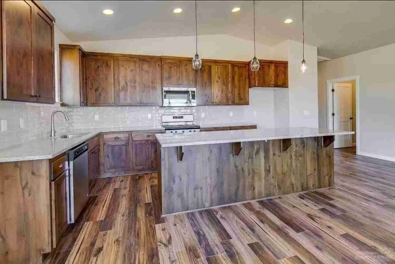 629 Nw Rimrock Dr - Photo 2 of 17