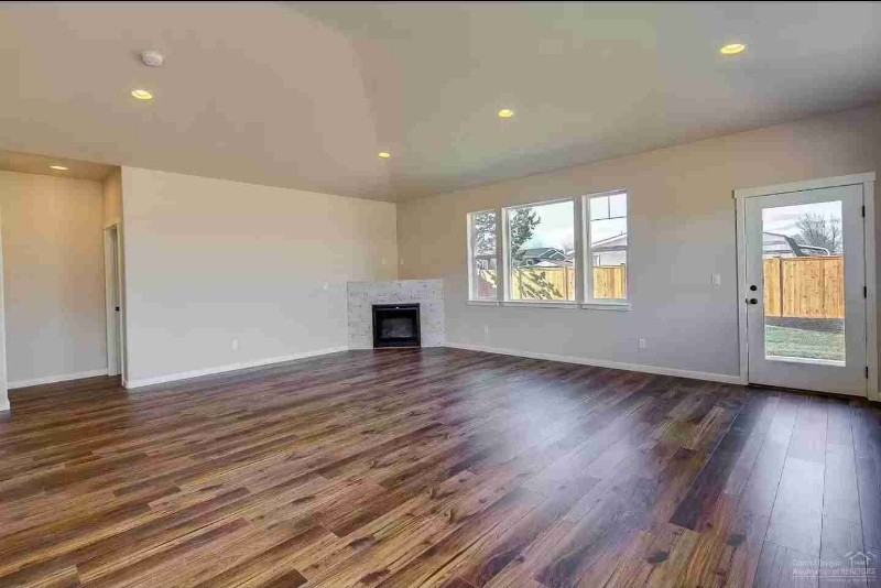 629 Nw Rimrock Dr - Photo 3 of 17