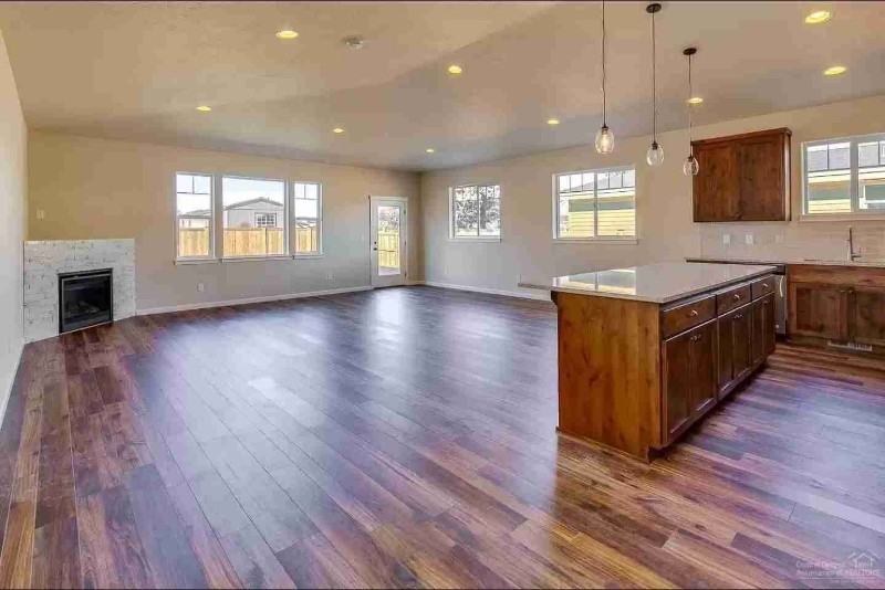 629 Nw Rimrock Dr - Photo 4 of 17