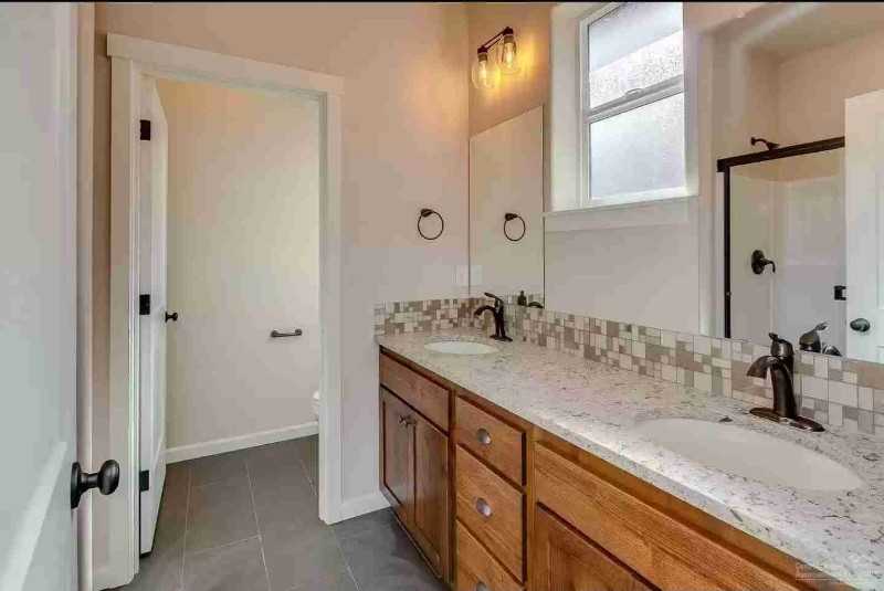 629 Nw Rimrock Dr - Photo 5 of 17