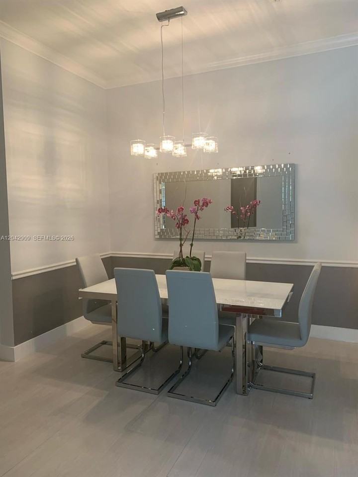 4602 Southwest 160th Avenue - Photo 5 of 13