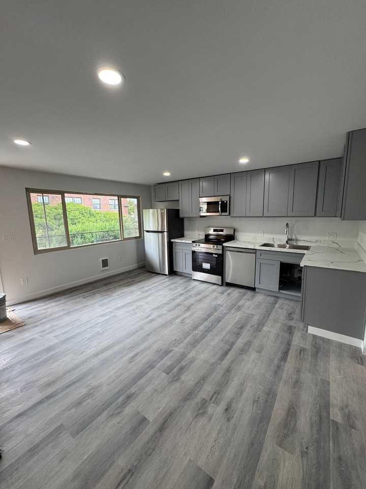 1451 E Republican St #6 - Photo 2 of 5