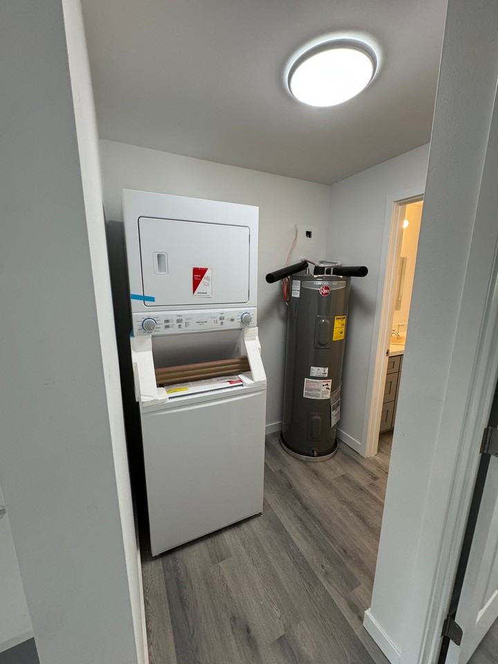 1451 E Republican St #6 - Photo 3 of 5