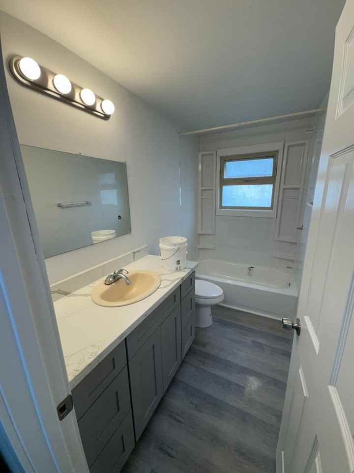 1451 E Republican St #6 - Photo 4 of 5