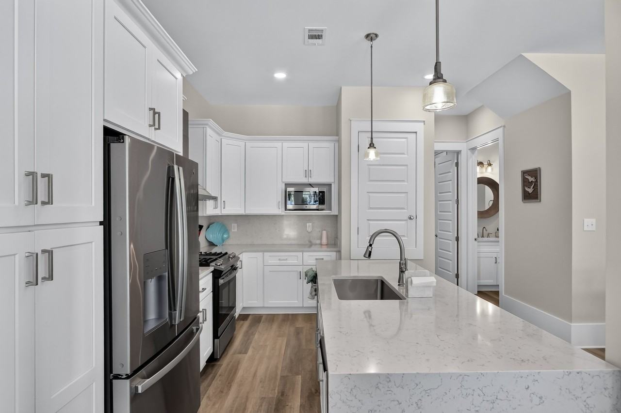 546 Howard Ave - Photo 7 of 31