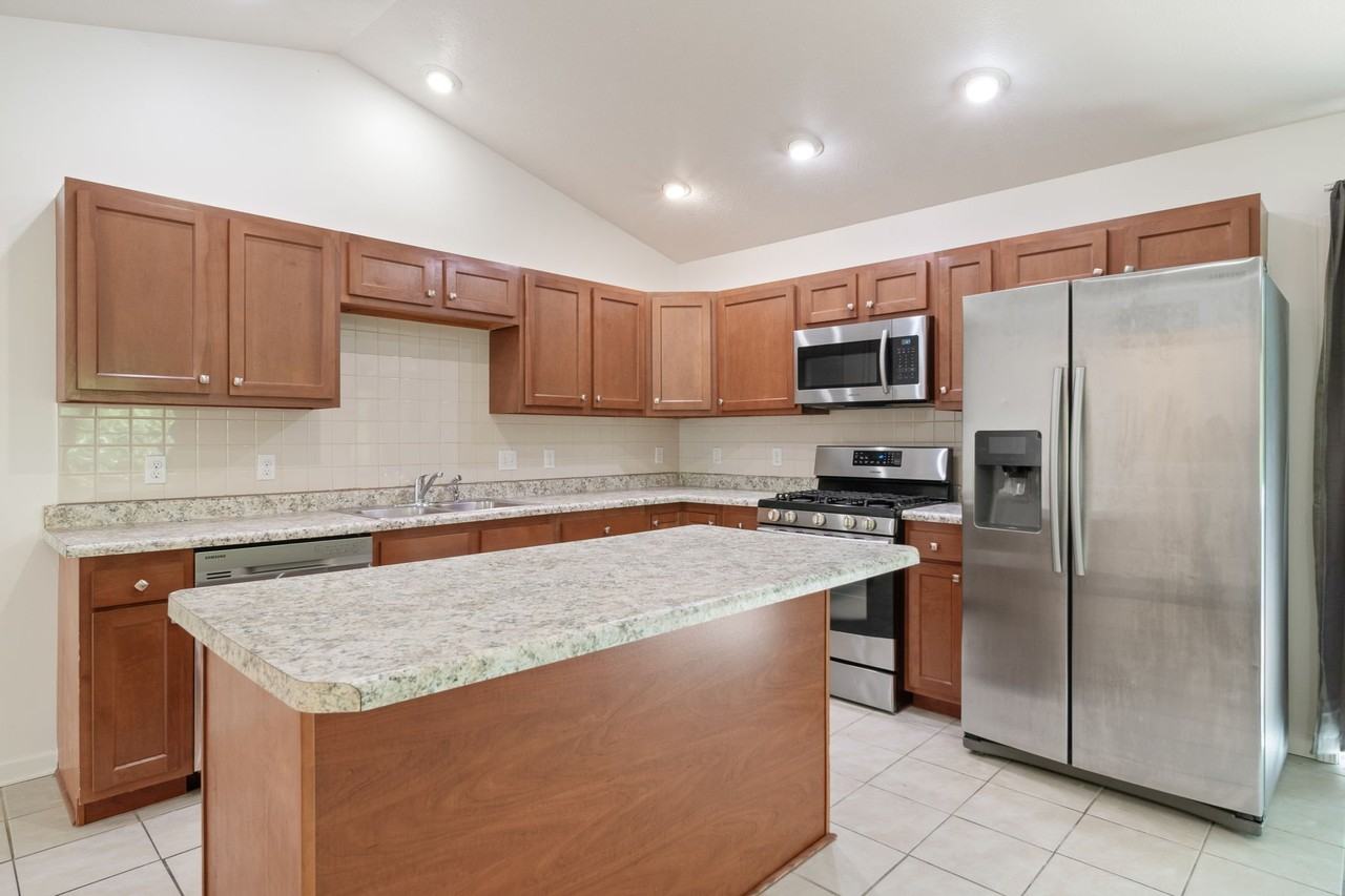 32nd St Se #2690 - Photo 7 of 20