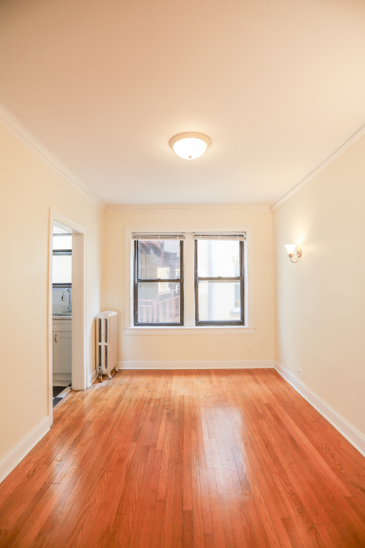 1631 W Lunt Ave #1 - Photo 3 of 11