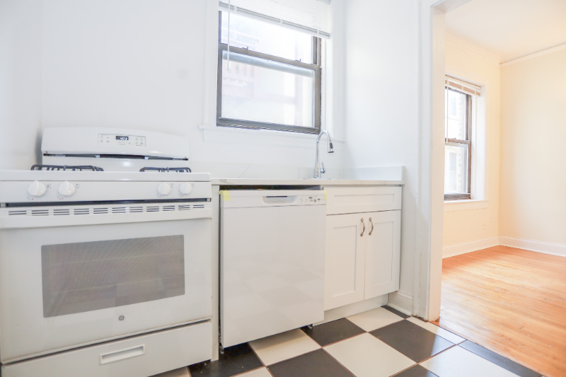 1631 W Lunt Ave #1 - Photo 4 of 11
