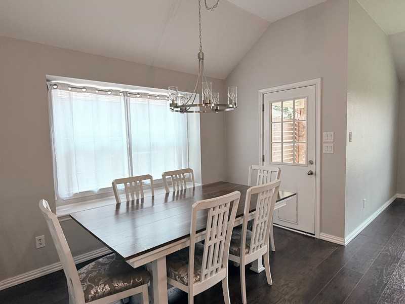 2345 Aurora Dr - Photo 7 of 34