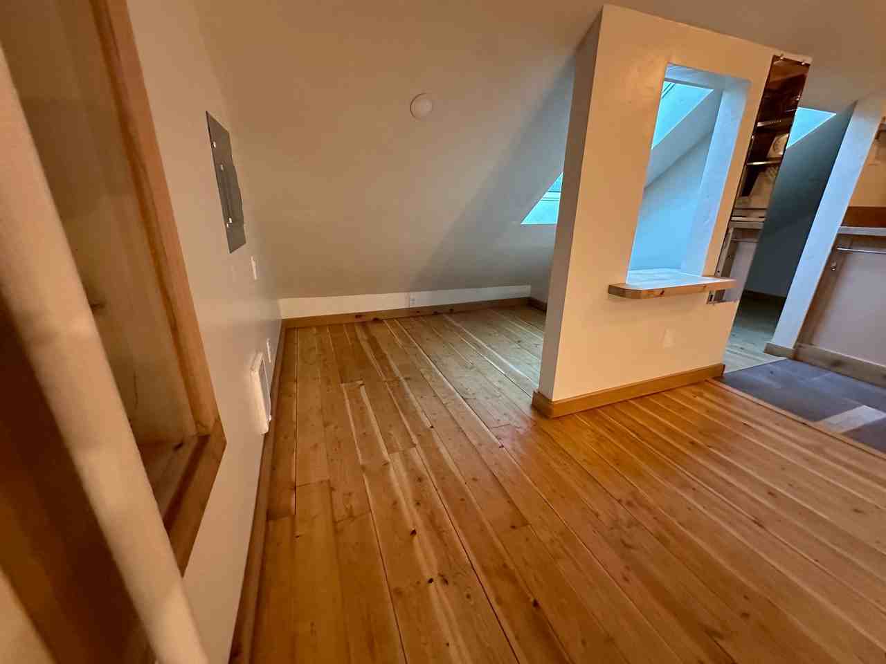 103 S 8th Ave - Photo 3 of 5