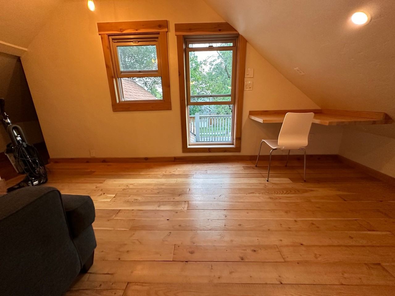 103 S 8th Ave - Photo 4 of 5