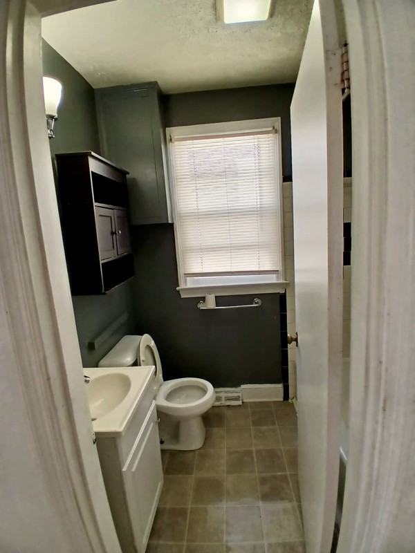 319 Arlington Pl - Photo 3 of 11