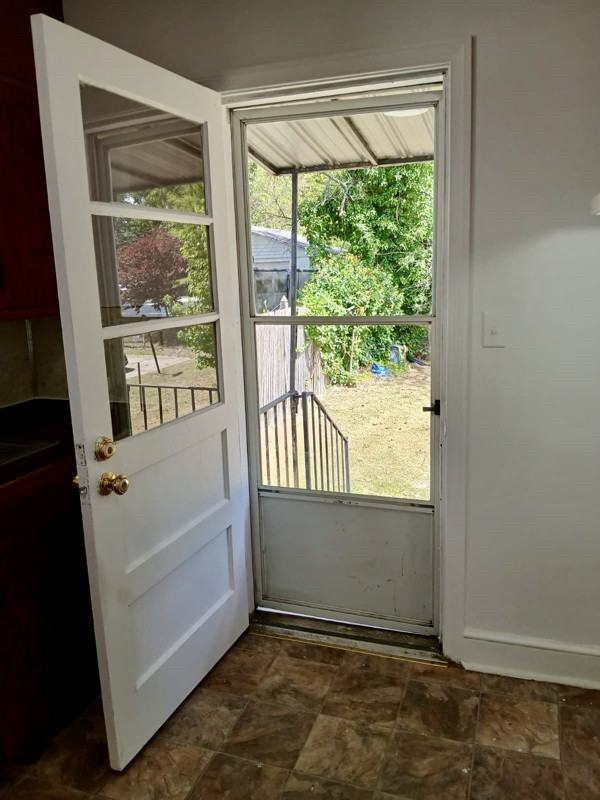 319 Arlington Pl - Photo 5 of 11