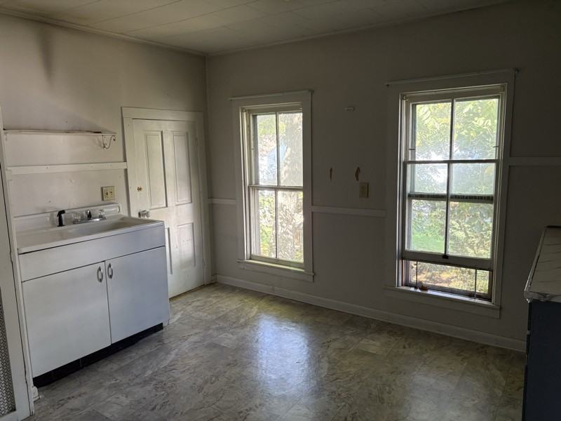 35 Center St #2 - Photo 4 of 12