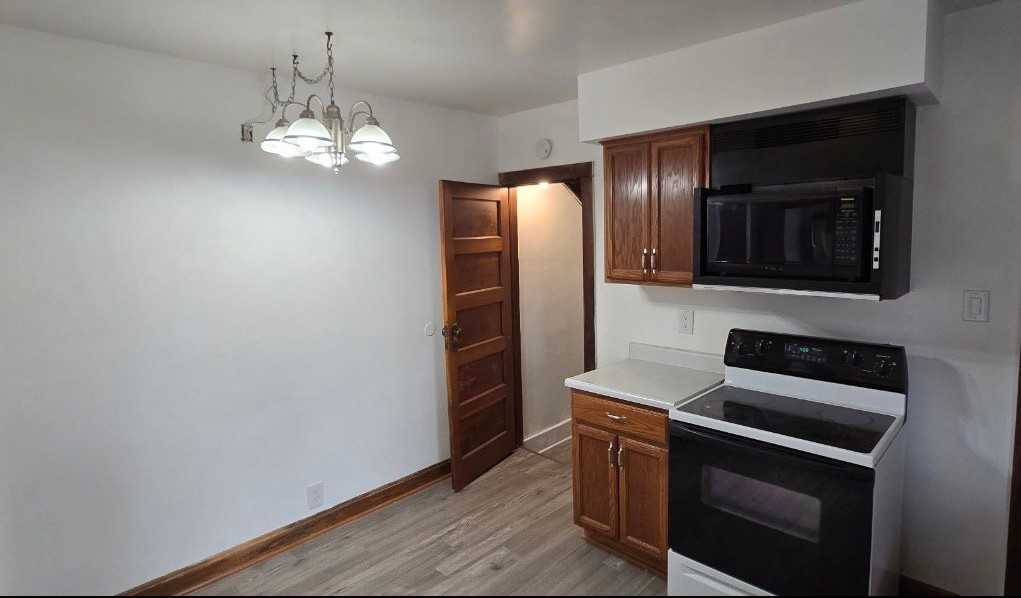 825 Negley Ave - Photo 4 of 9