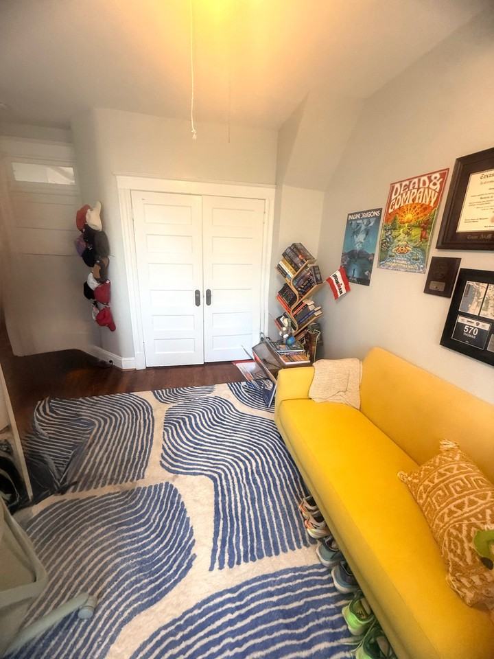 1216 E St Ne - Photo 2 of 15