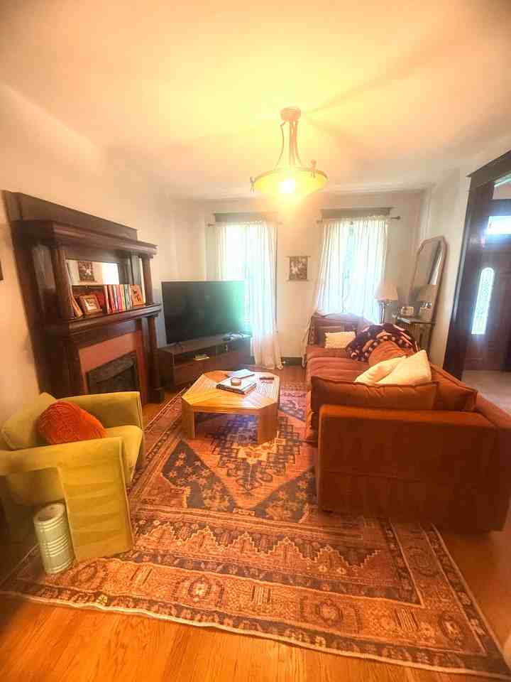 1216 E St Ne - Photo 3 of 15
