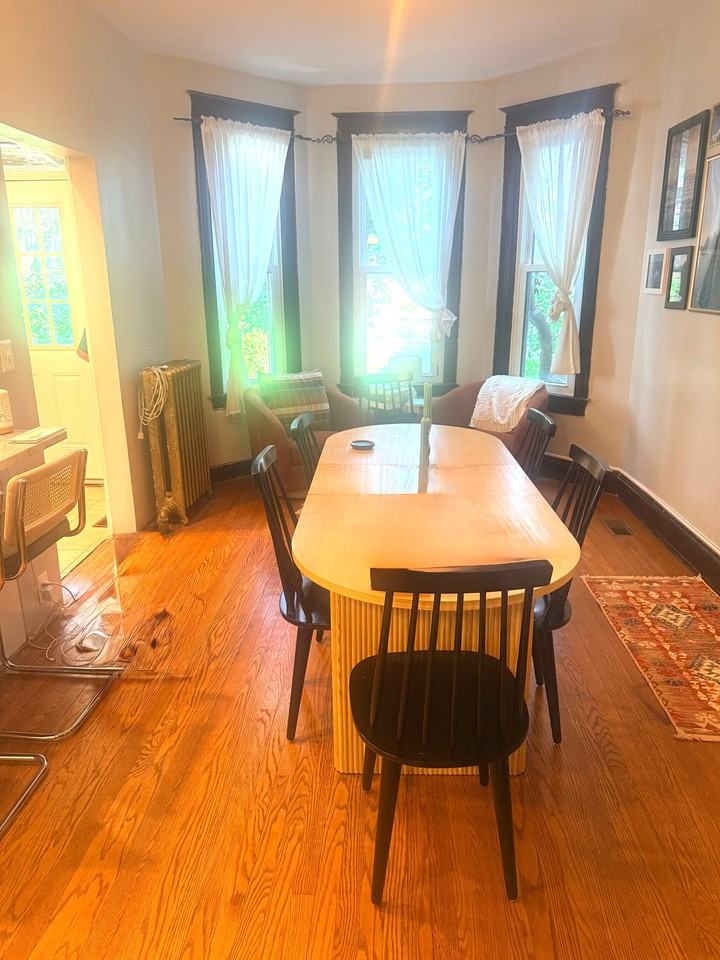 1216 E St Ne - Photo 4 of 15