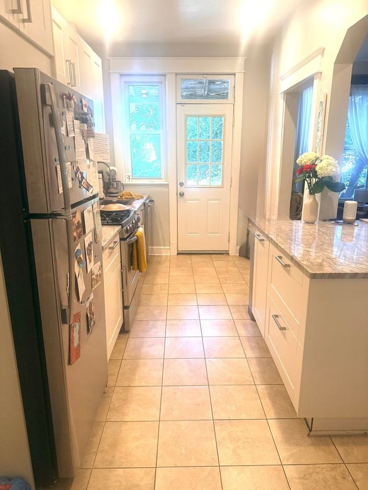 1216 E St Ne - Photo 5 of 15
