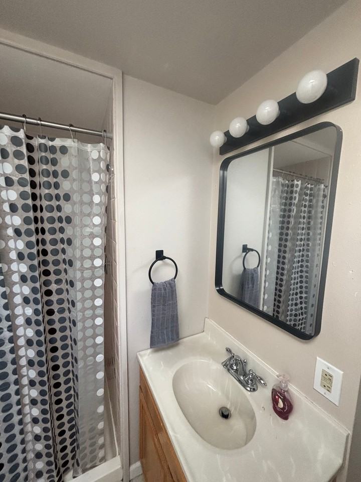 1405 W 10th St #A - Photo 6 of 18
