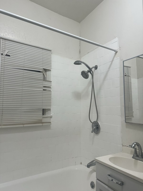 1117 S Norton Ave - Photo 2 of 13