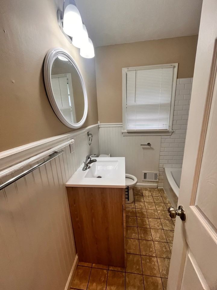 1133 Lincoln Ave - Photo 2 of 11