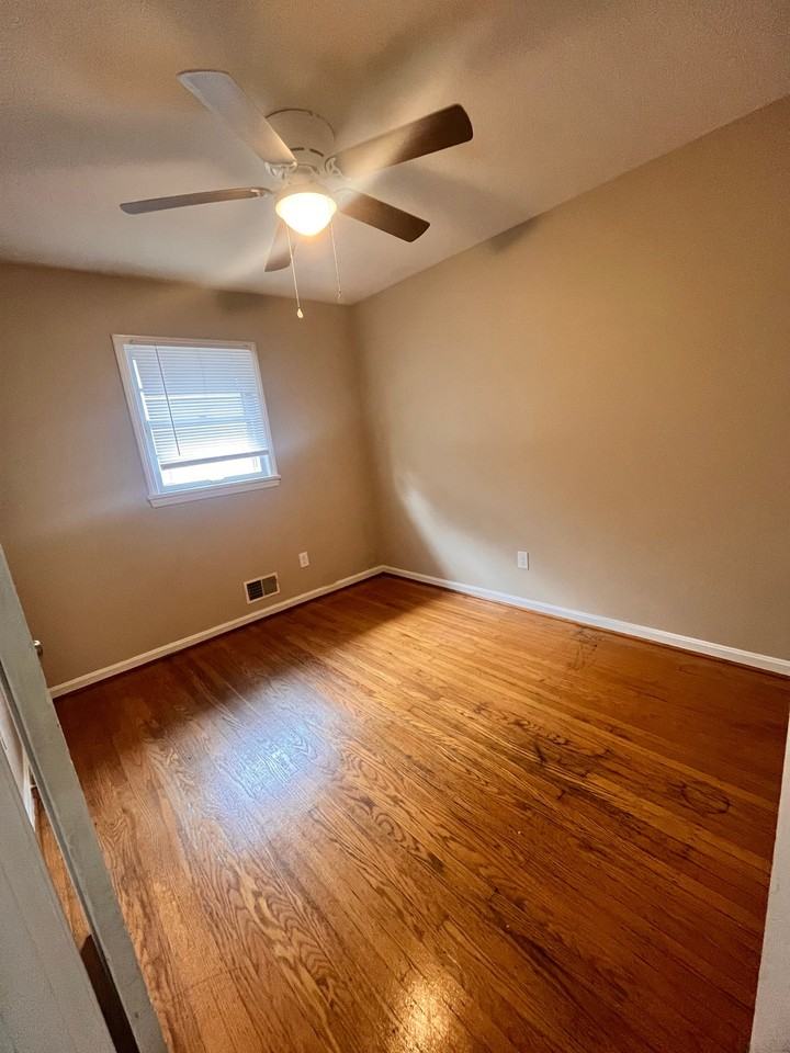 1133 Lincoln Ave - Photo 4 of 11