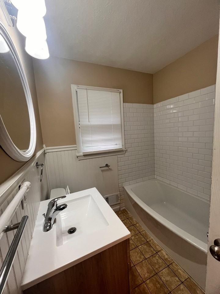1133 Lincoln Ave - Photo 7 of 11