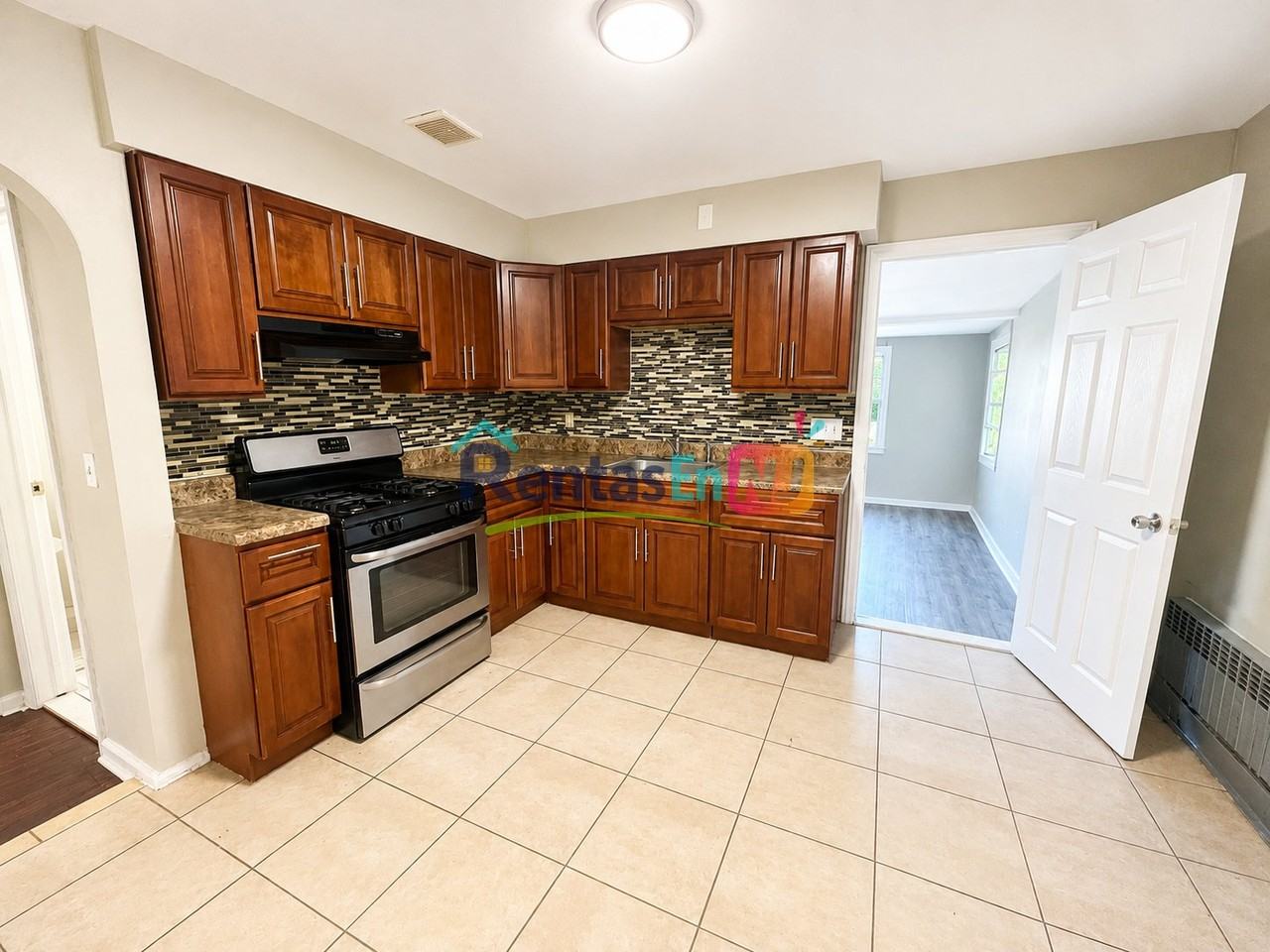 809 Summer Ave #2 - Photo 3 of 6
