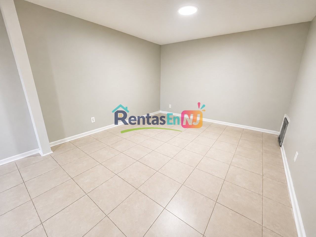 809 Summer Ave #2 - Photo 4 of 6