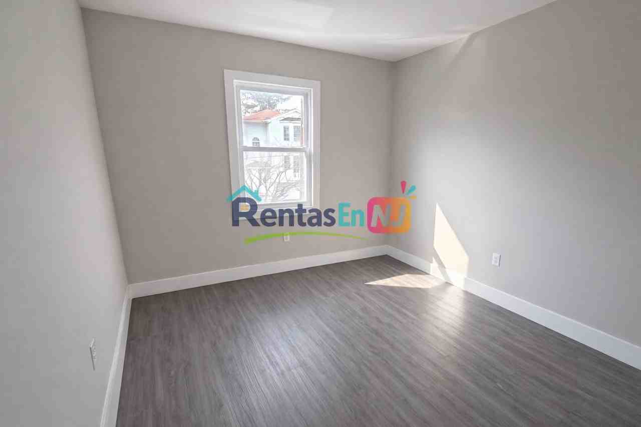 494 S 18th St #3 - Photo 2 of 7