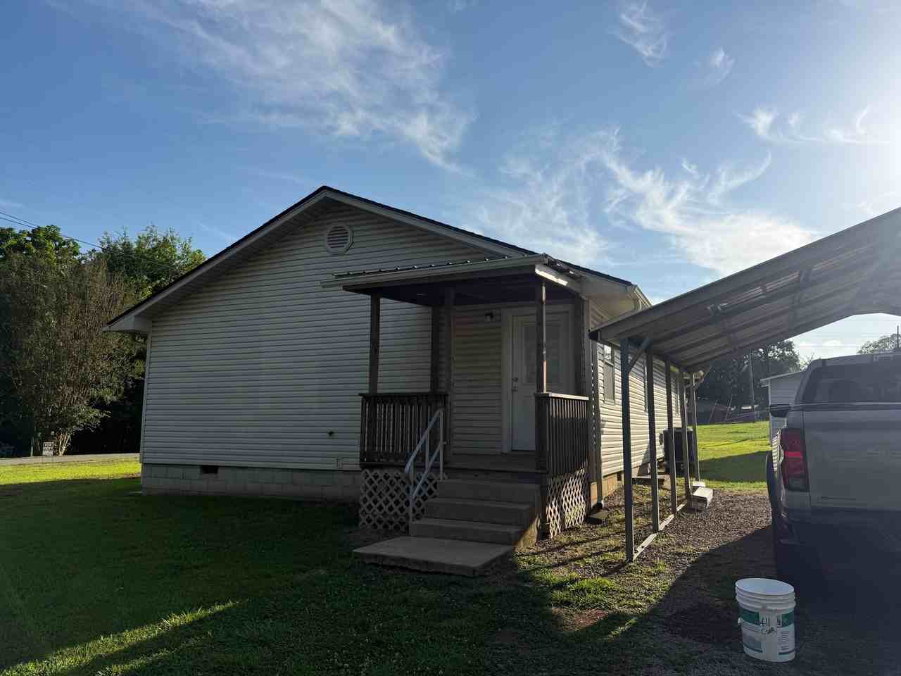 413 Carr St - Photo 2 of 9