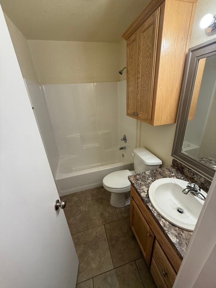 413 Carr St - Photo 5 of 9
