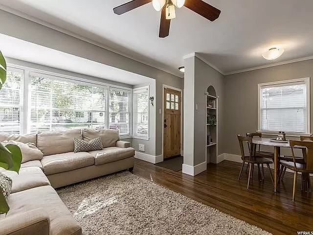2642 S Filmore St - Photo 2 of 15