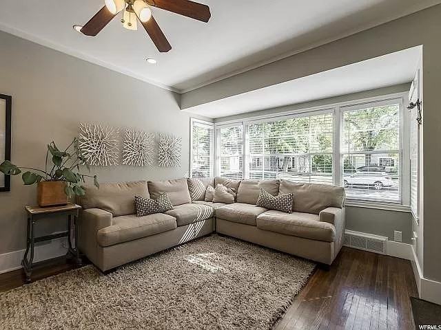 2642 S Filmore St - Photo 3 of 15