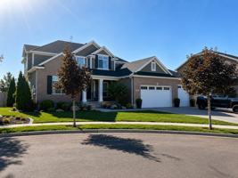 featured image of 3249 N Clay Ct