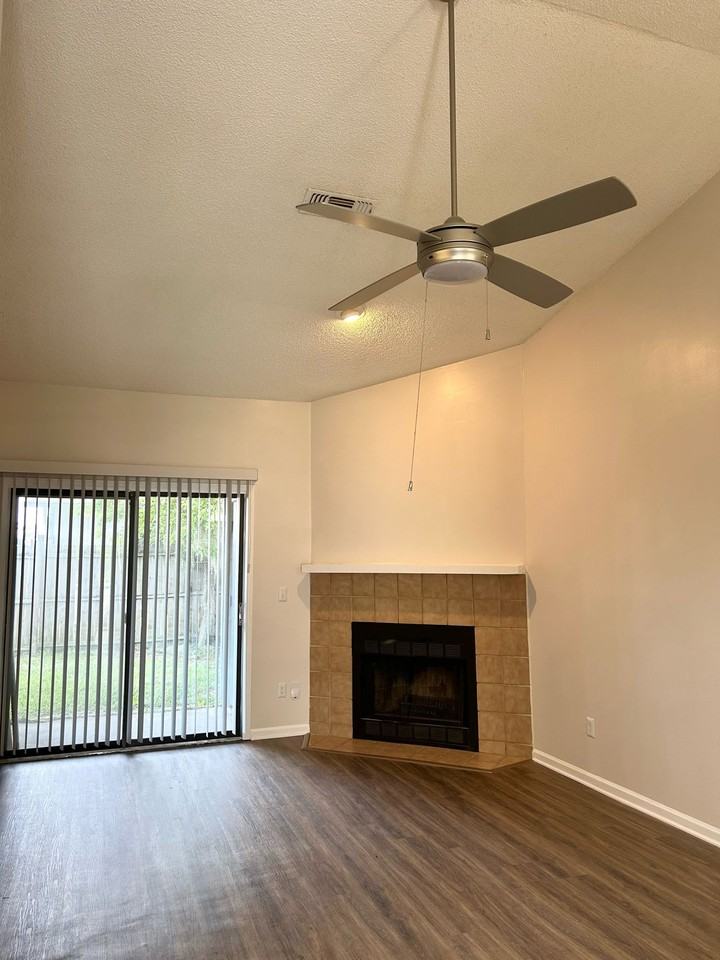 1278 Montecello Dr #B - Photo 3 of 15