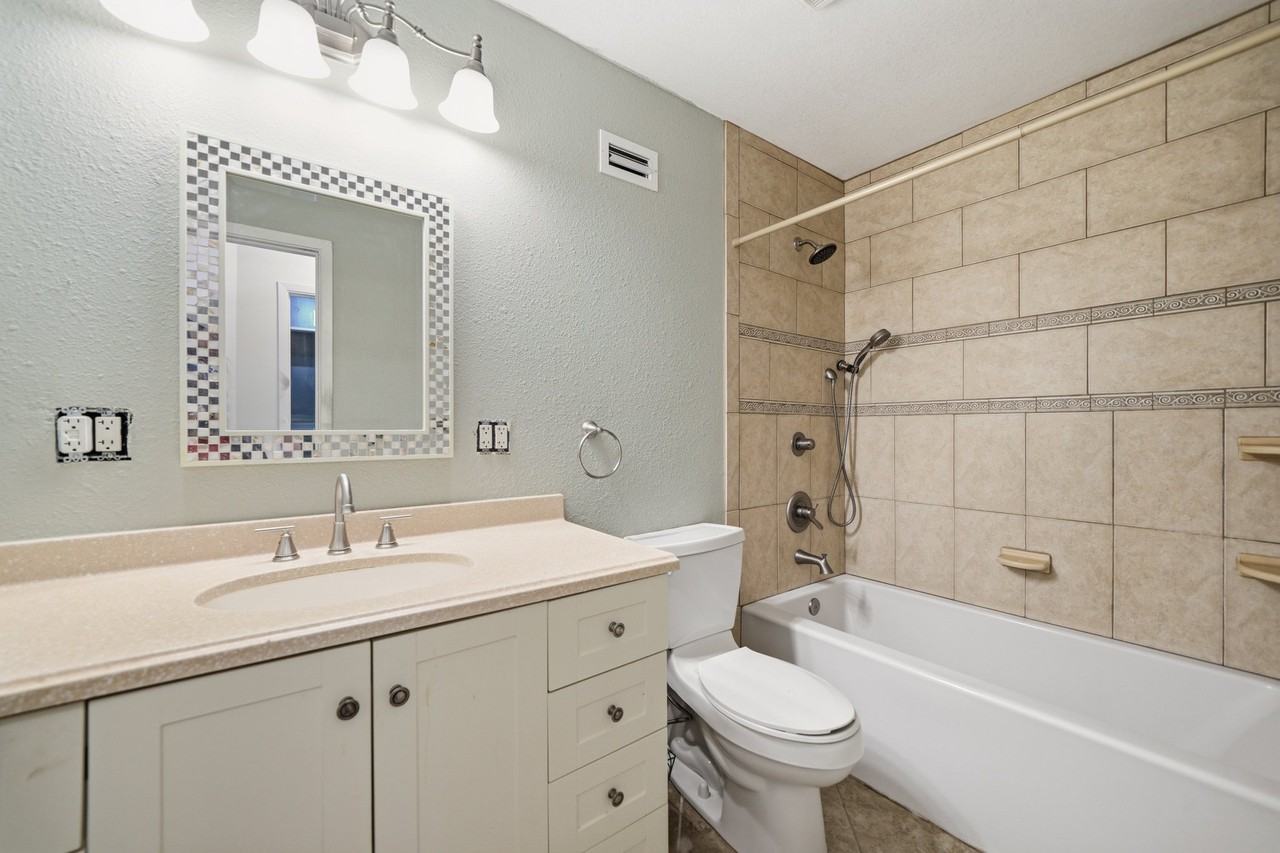 1737 Bayshore Dr - Photo 7 of 11