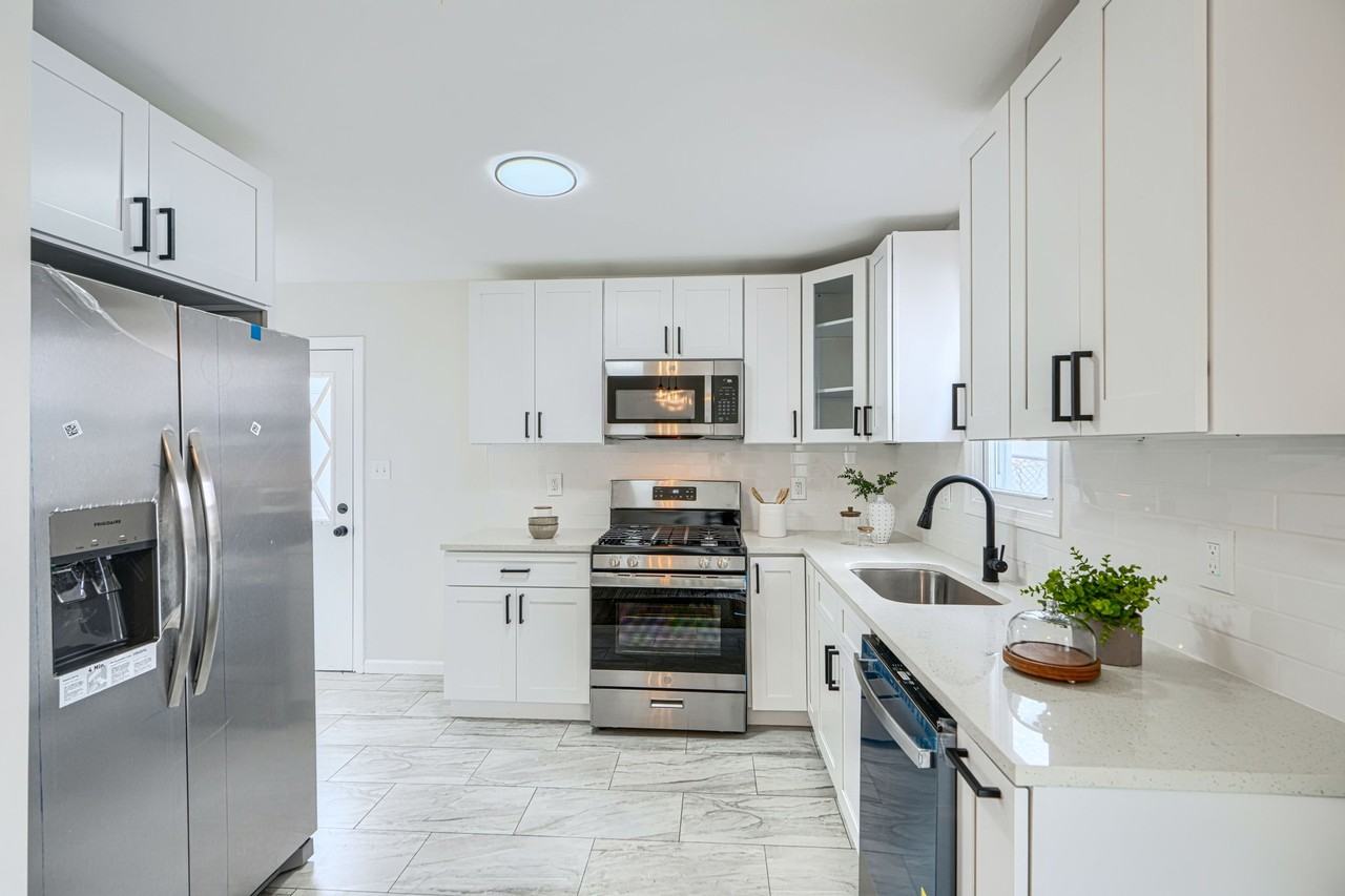 5845 Westwood Ave - Photo 4 of 19
