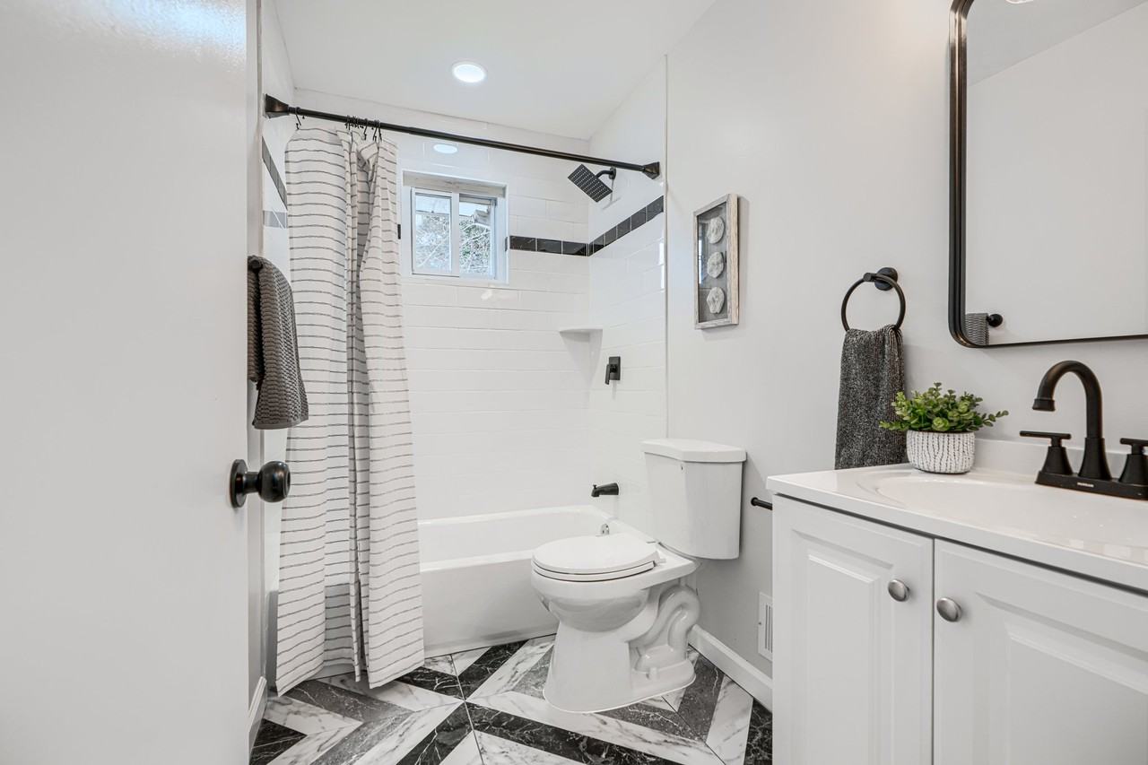 5845 Westwood Ave - Photo 6 of 19