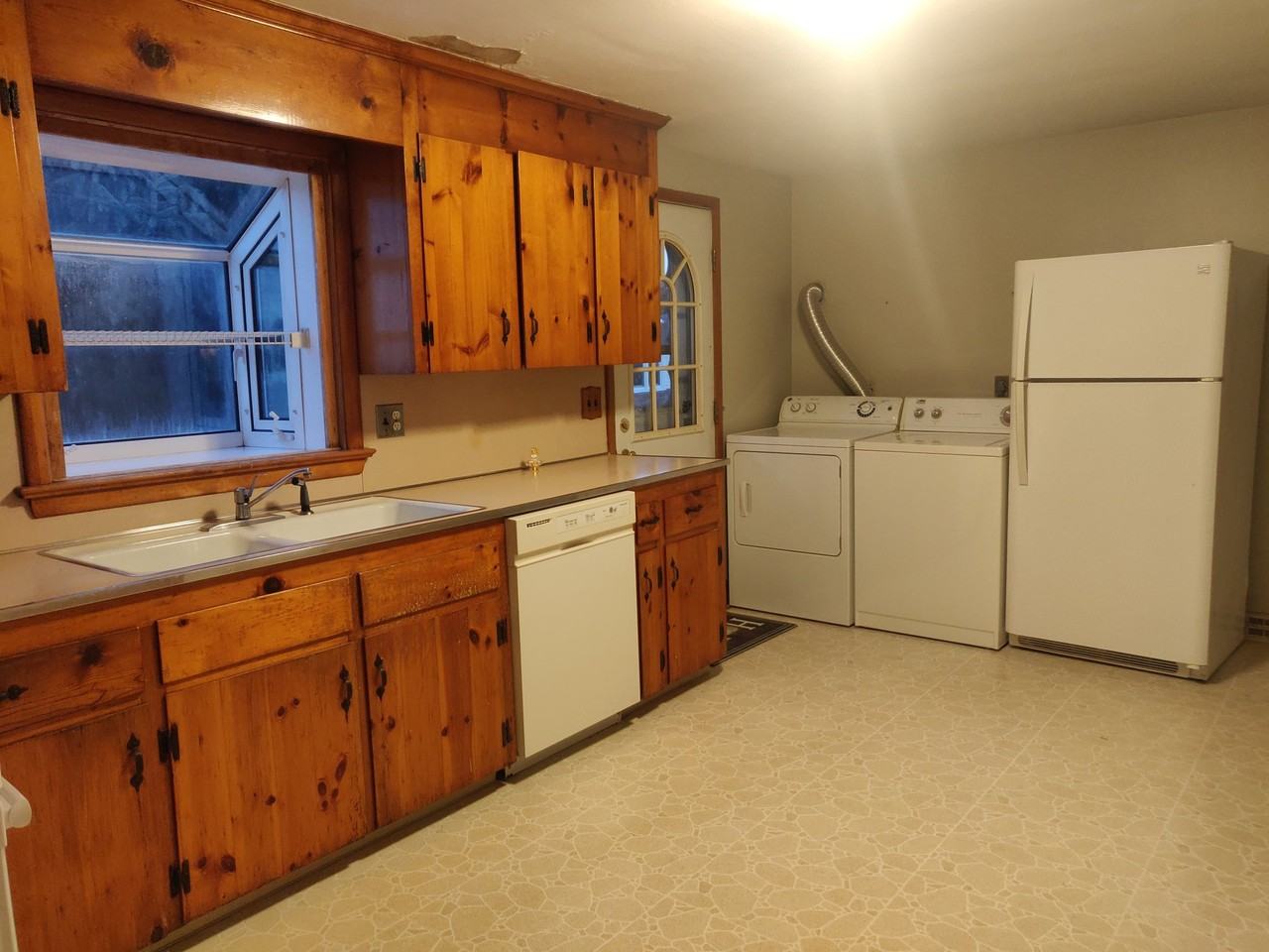 4 Carlson Ct #2 - Photo 6 of 14
