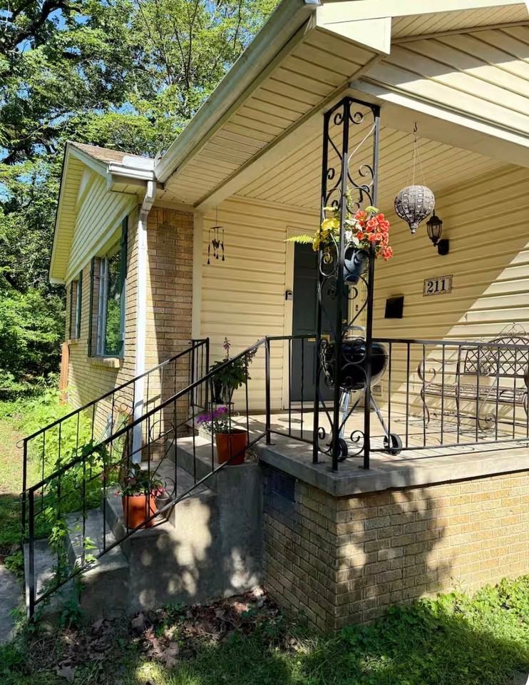 211 E G Ave - Photo 2 of 19