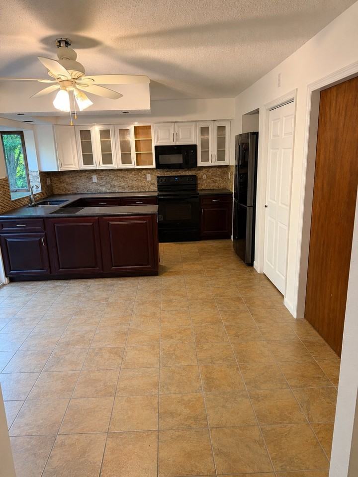 812 Samone Ct - Photo 3 of 15