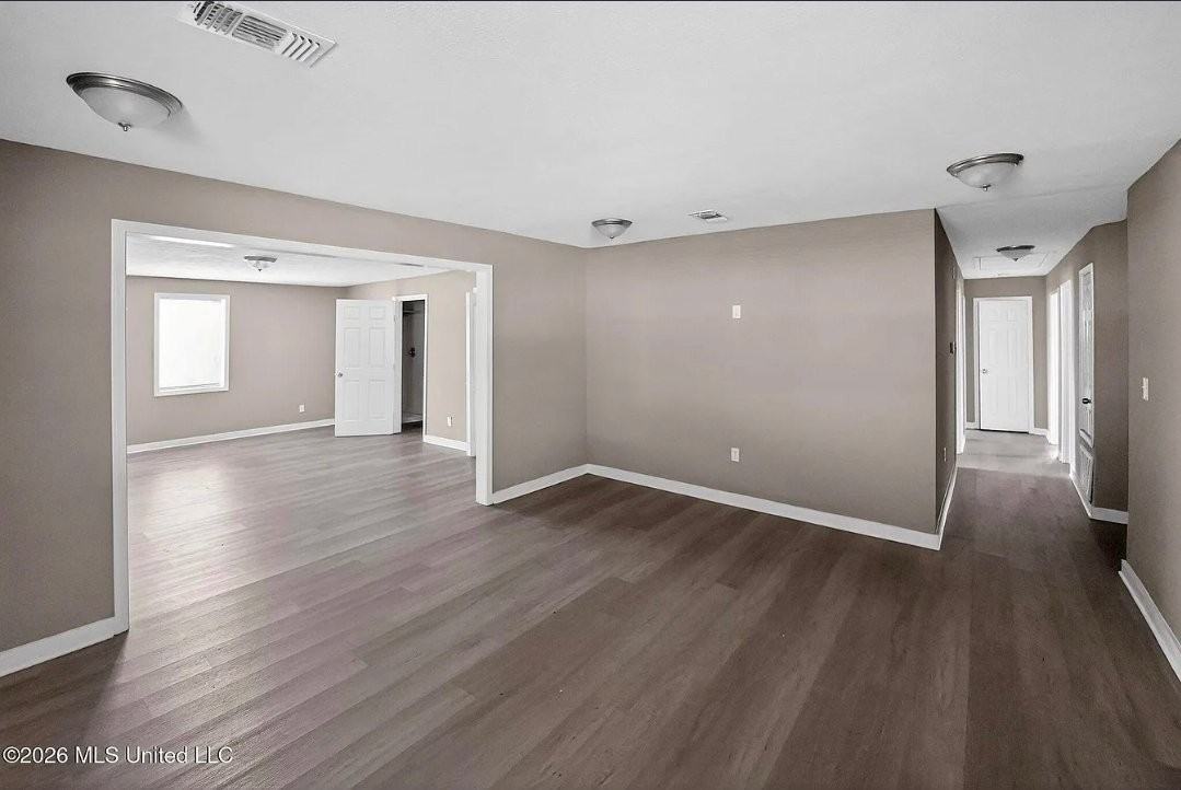 2920 Lakewood Dr - Photo 2 of 10